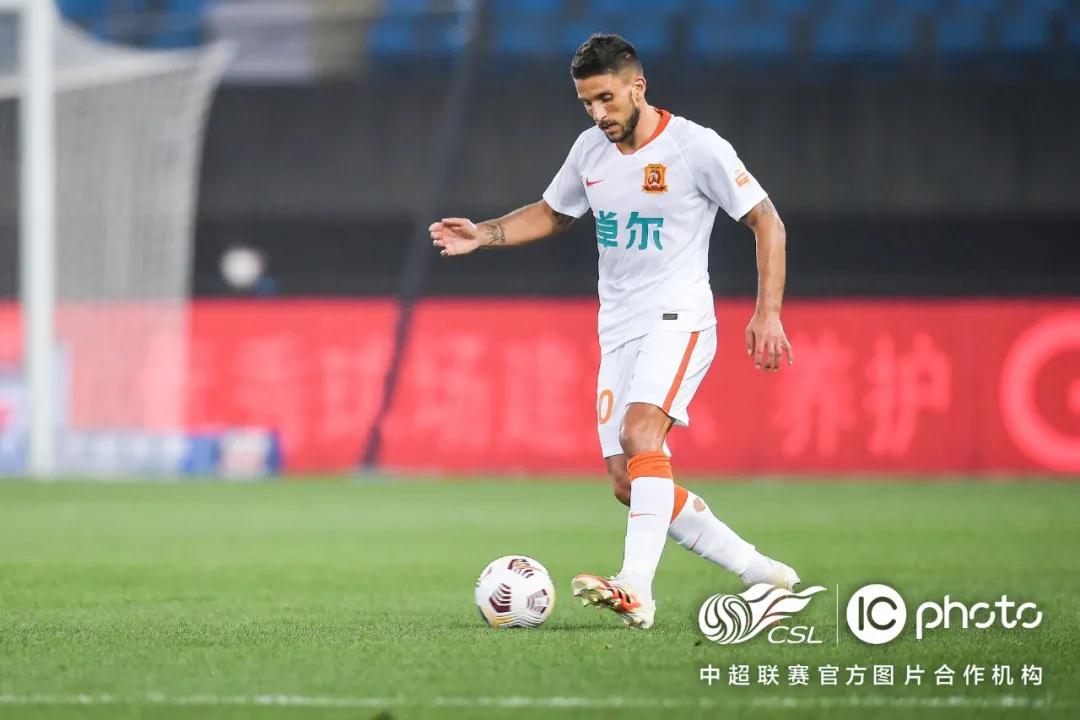 من هو بطل الدوري الإنجليزي الممتاز 2021؟